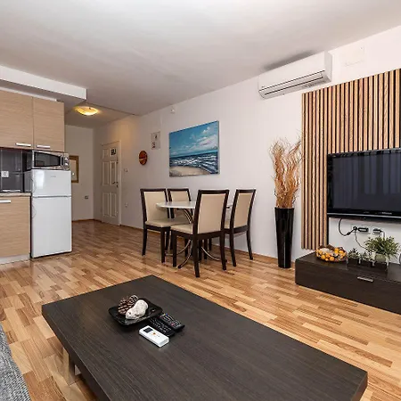 Faszinierendes Nur 200 Meter Zum Mit Meerblick, Pool, Grill, Lounge-bereich