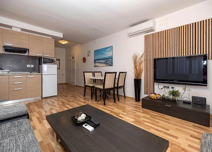 Faszinierendes Nur 200 Meter Zum Mit Meerblick, Pool, Grill, Lounge-bereich
