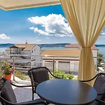 Διαμέρισμα Faszinierendes Nur 200 Meter Zum Mit Meerblick, Pool, Grill, Lounge-bereich Dramalj