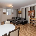 Faszinierendes Nur 200 Meter Zum Mit Meerblick, Pool, Grill, Lounge-bereich Διαμέρισμα
