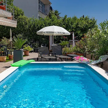Faszinierendes Nur 200 Meter Zum Mit Meerblick, Pool, Grill, Lounge-bereich Apartmán