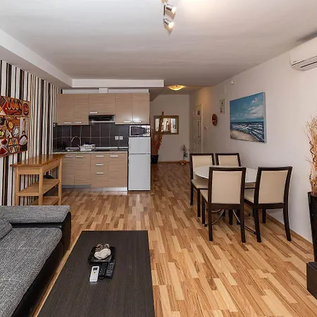 公寓 Faszinierendes Nur 200 Meter Zum Mit Meerblick, Pool, Grill, Lounge-bereich