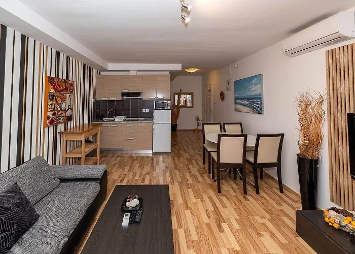公寓 Faszinierendes Nur 200 Meter Zum Mit Meerblick, Pool, Grill, Lounge-bereich